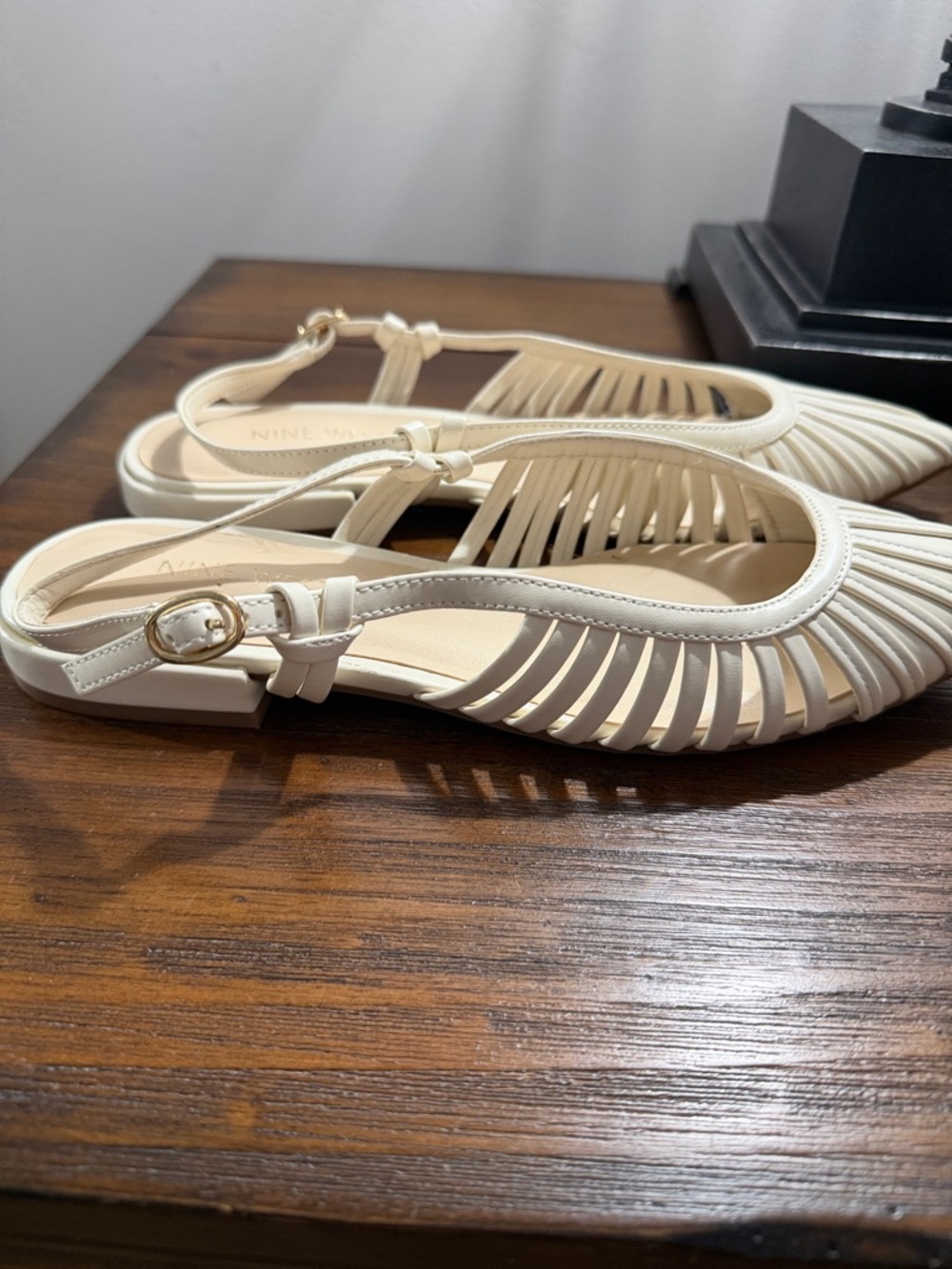Nine West Cream Pointed Pleated Slingback Flats - size 7.5 - Picture 3 of 8
